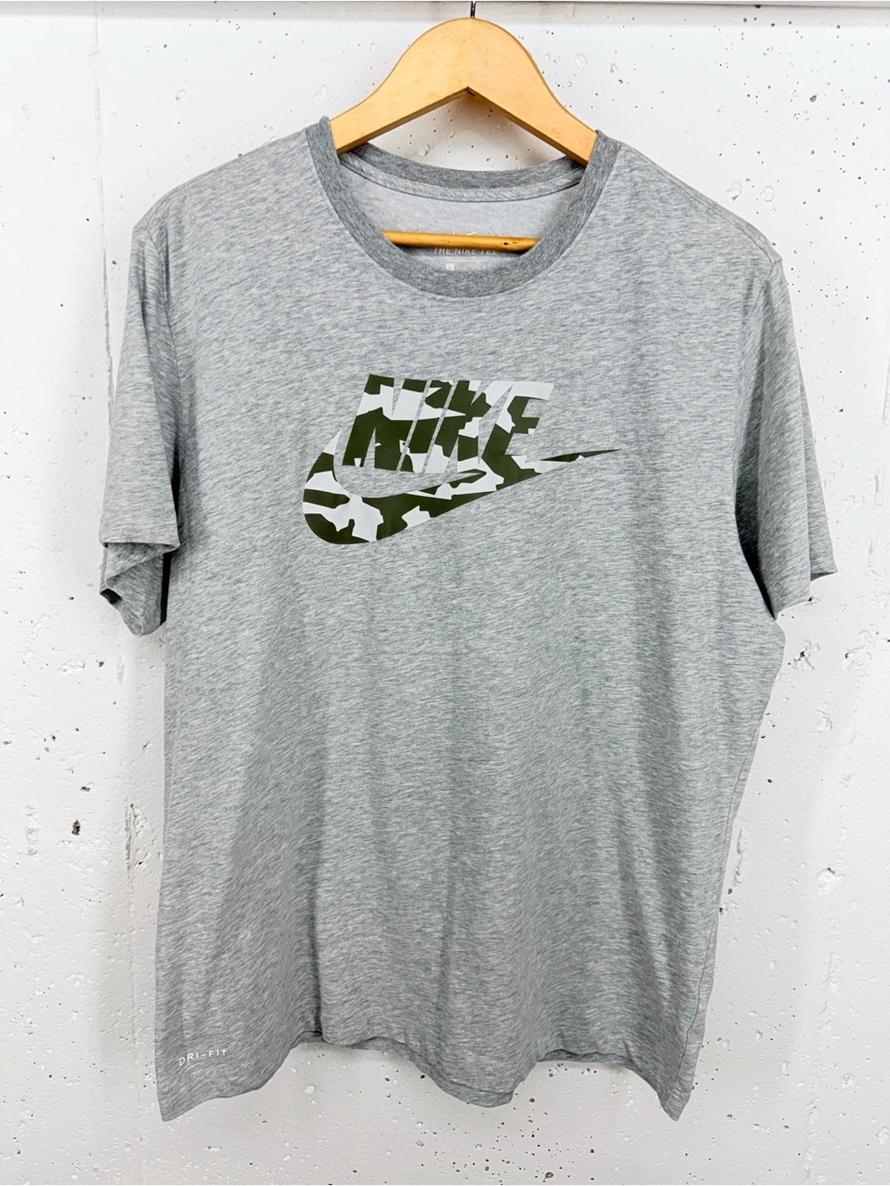 Nike Men’s Large Gray Camo Logo T-Shirt